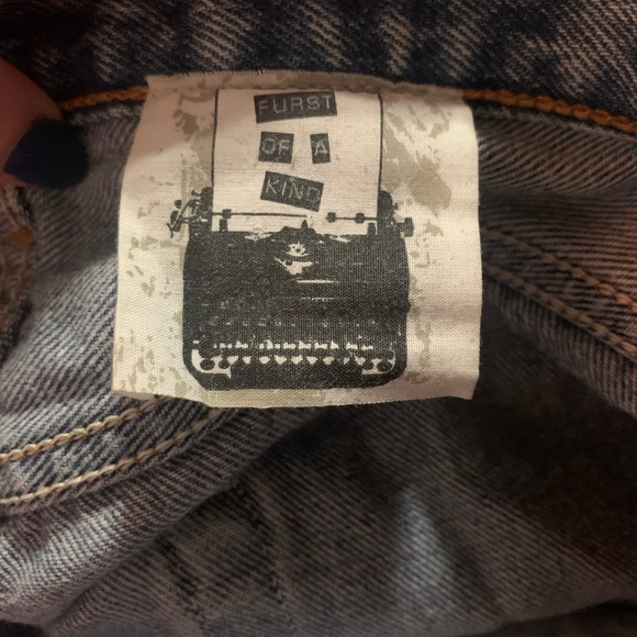 Levi’s reworked denim shorts 🤠 - Picture 3 of 4